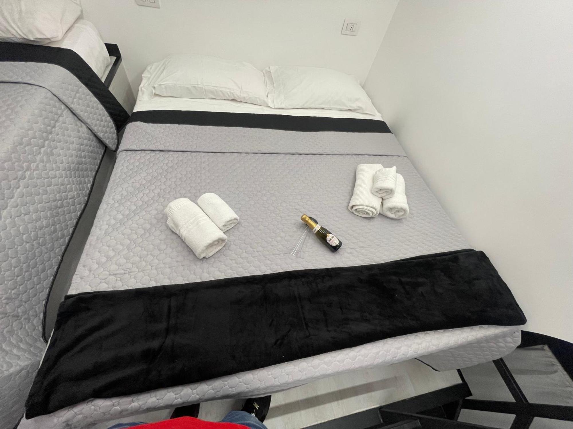 Lux House Naples Airport酒店 外观 照片