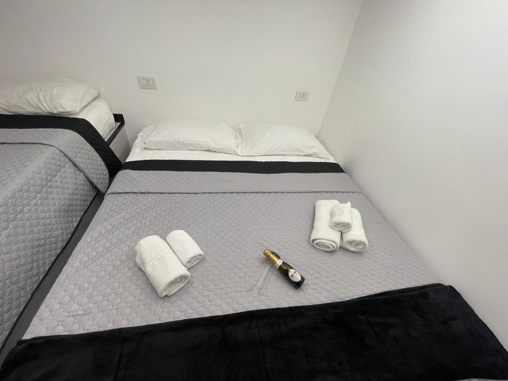 Lux House Naples Airport酒店 外观 照片