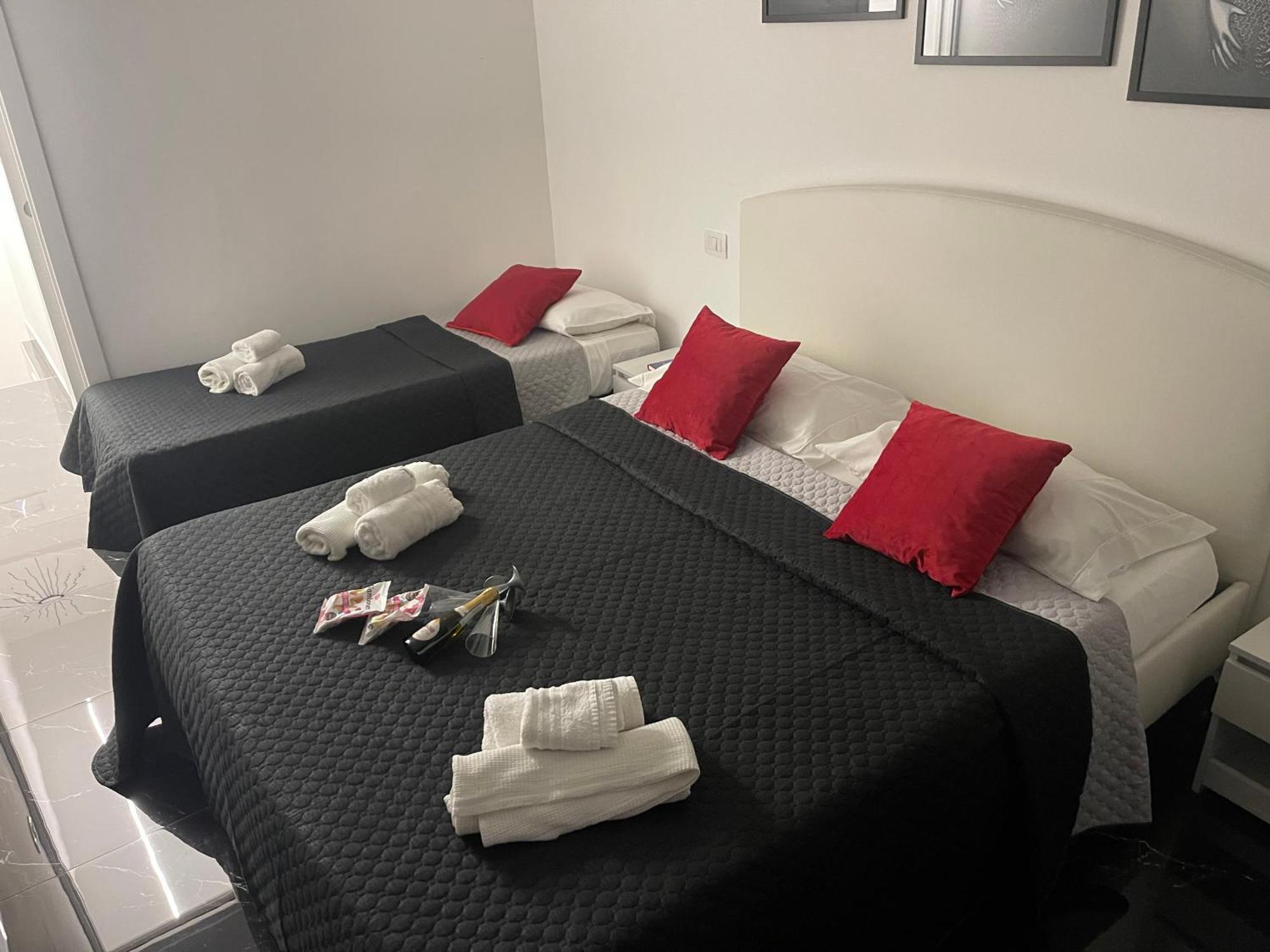 Lux House Naples Airport酒店 外观 照片